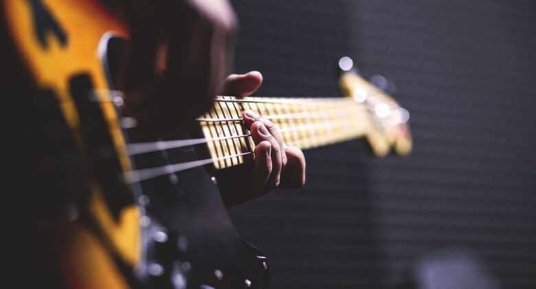 https://pixabay.com/photos/bass-guitar-chord-close-up-1841186/