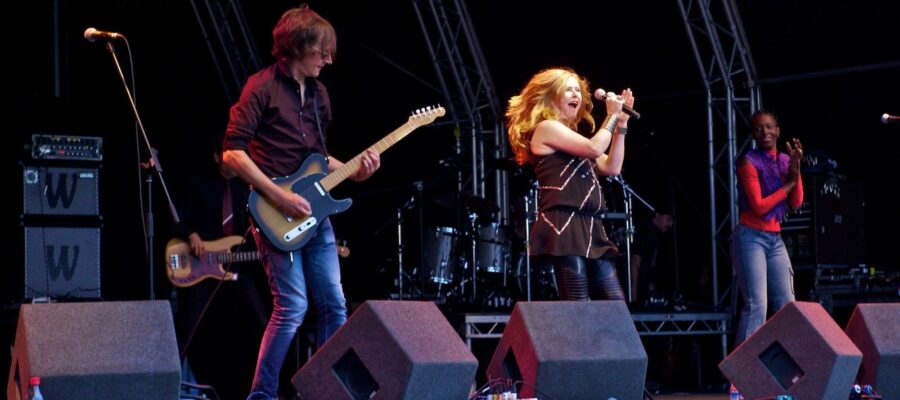 Carol Decker and T'Pau photo from Wikipedia